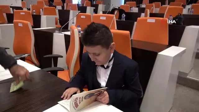 Minik Mahir, 4 ayda bin 53 kitap okuyup Guinness Rekorlar Kitabına girdi Minik Mahir, 4 ayda bin 53 kitap okuyup Guinness Rekorlar Kitabına girdi