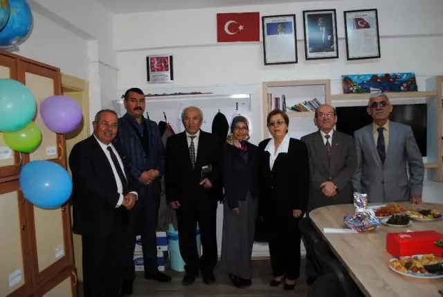 Minik yürekler, öğretmenleri için en güzel gösterilerini sundular Minik yürekler, öğretmenleri için en güzel gösterilerini sundular