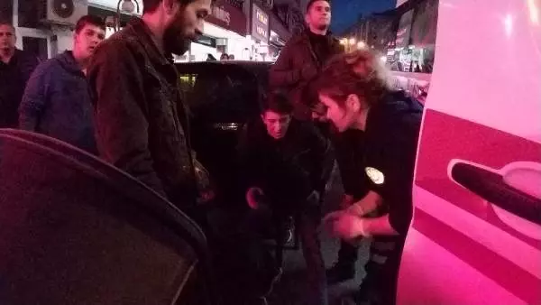 Motosiklete çarpıp kaçan sürücüyü polis yakaladı Motosiklete çarpıp kaçan sürücüyü polis yakaladı