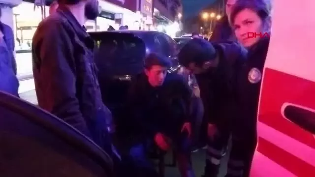 Motosiklete çarpıp kaçan sürücüyü polis yakaladı Motosiklete çarpıp kaçan sürücüyü polis yakaladı