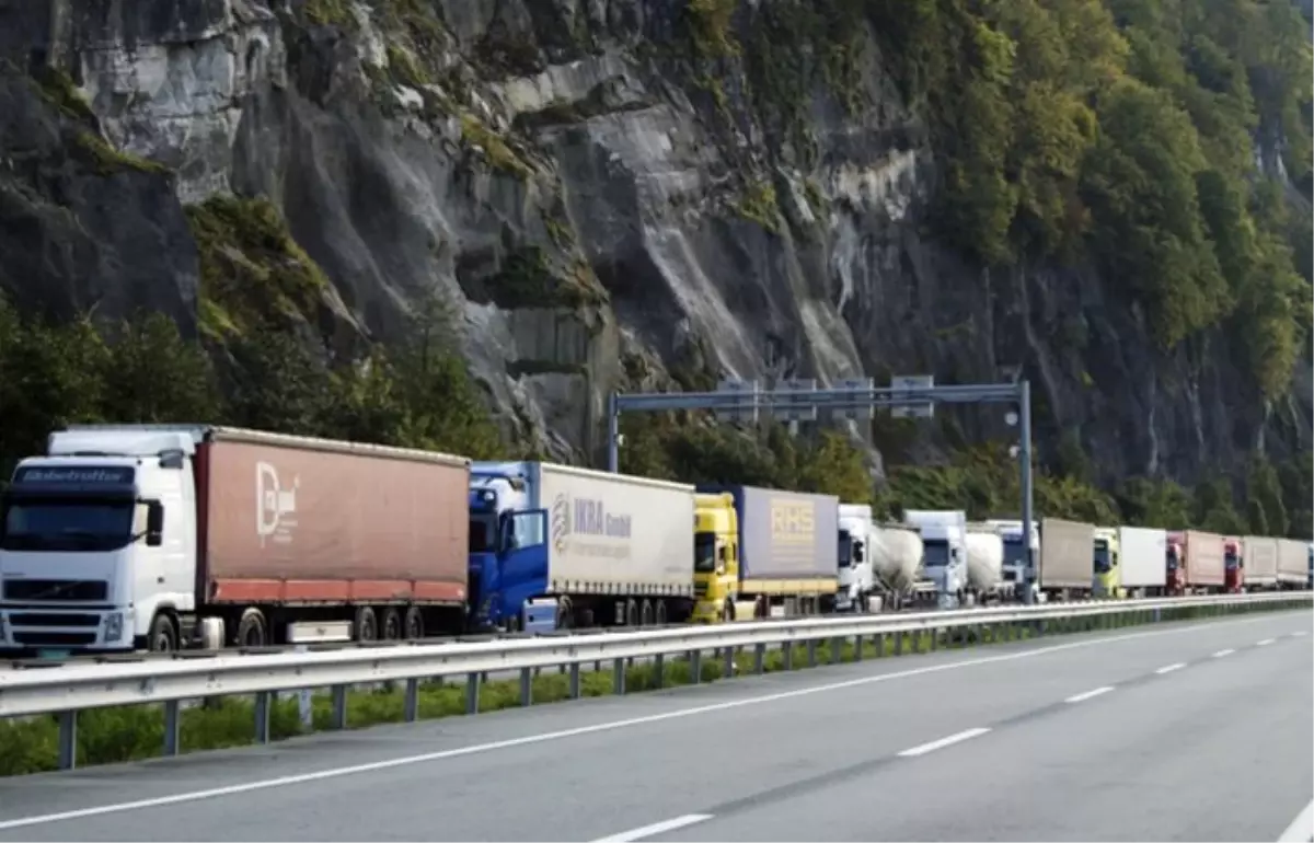 Sarp Sınır kapısında TIR kuyruğu