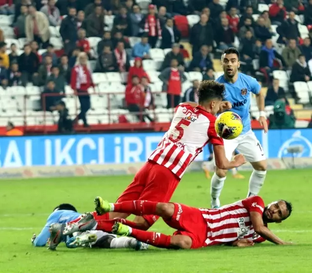 Süper Lig: Antalyaspor: 0 - Gaziantep FK: 1 (İlk yarı) Süper Lig: Antalyaspor: 0 - Gaziantep FK: 1 (İlk yarı)