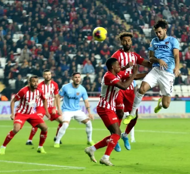 Süper Lig: Antalyaspor: 0 - Gaziantep FK: 1 (İlk yarı) Süper Lig: Antalyaspor: 0 - Gaziantep FK: 1 (İlk yarı)