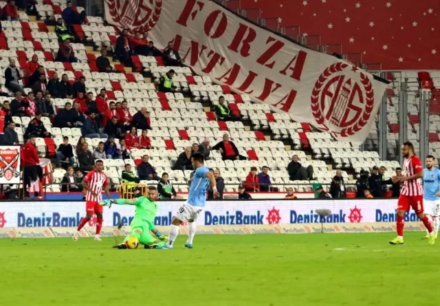 Süper Lig: Antalyaspor: 0 - Gaziantep FK: 1 (İlk yarı) Süper Lig: Antalyaspor: 0 - Gaziantep FK: 1 (İlk yarı)