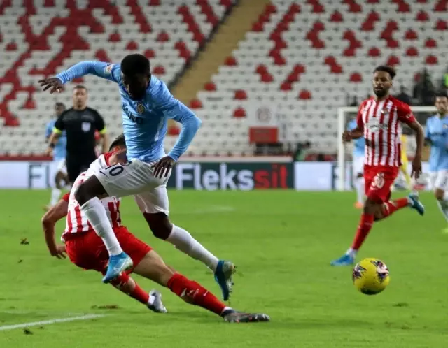 Süper Lig: Antalyaspor: 0 - Gaziantep FK: 1 (İlk yarı) Süper Lig: Antalyaspor: 0 - Gaziantep FK: 1 (İlk yarı)