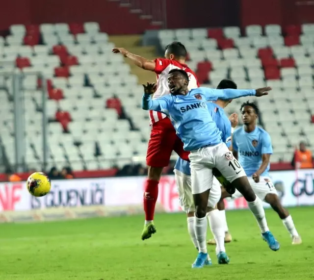 Süper Lig: Antalyaspor: 0 - Gaziantep FK: 1 (İlk yarı) Süper Lig: Antalyaspor: 0 - Gaziantep FK: 1 (İlk yarı)