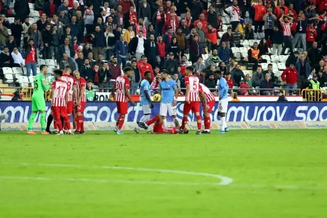 Süper Lig: Antalyaspor: 0 - Gaziantep FK: 1 (İlk yarı) Süper Lig: Antalyaspor: 0 - Gaziantep FK: 1 (İlk yarı)