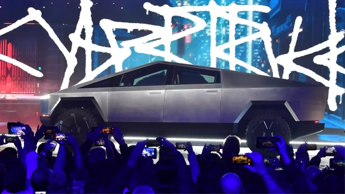 Musk: Tanıtımda yaşanan skandala rağmen 200 bin adet sipariş aldık