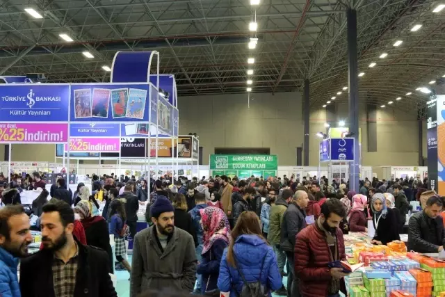 Van Kitap Fuarı kapılarını 3. kez açıyor Van Kitap Fuarı kapılarını 3. kez açıyor