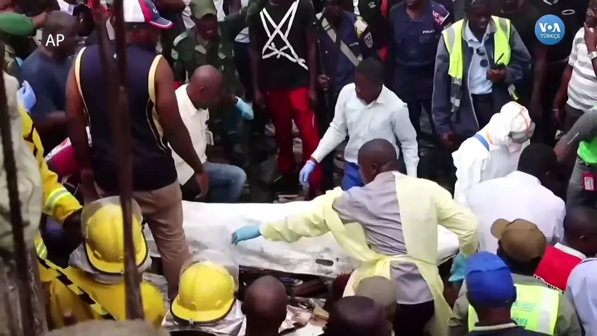 Yolcu Uçağı Evlerin Üzerine Düştü