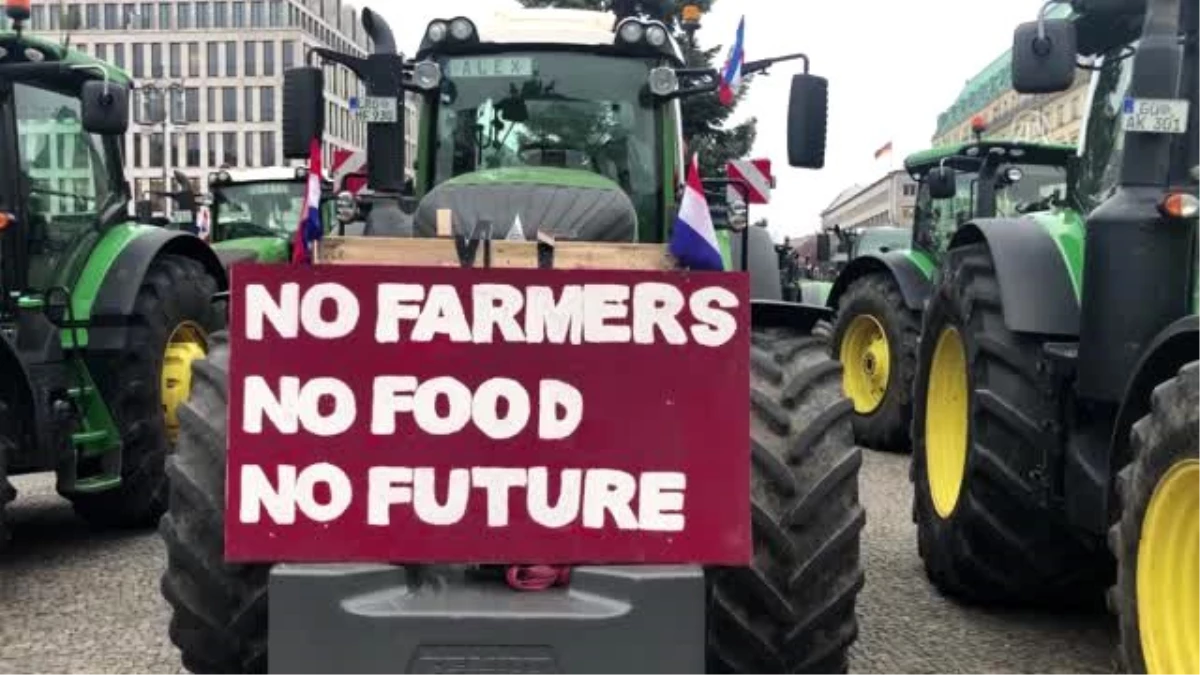 Almanya'da çiftçiler hükümetin tarım politikalarını protesto etti