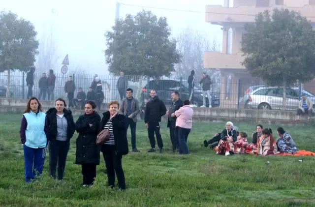 Arnavutluk depreminde ölü sayısı 9'a yükseldi