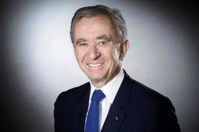 İş insanı Bernard Arnault Tiffany'yi satın aldı, dünyanın en zengini olma konumuna biraz daha yaklaştı İş insanı Bernard Arnault Tiffany'yi satın aldı, dünyanın en zengini olma konumuna biraz daha yaklaştı