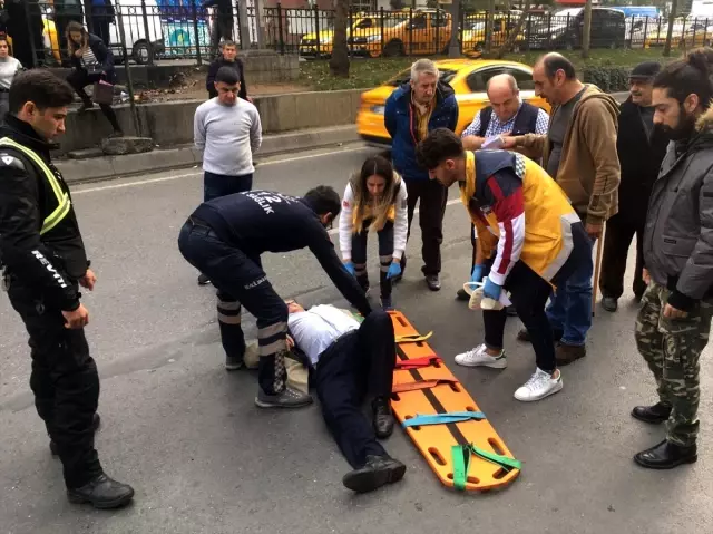 Beyoğlu'nda motosikletin çarptığı kişi yaralandı
