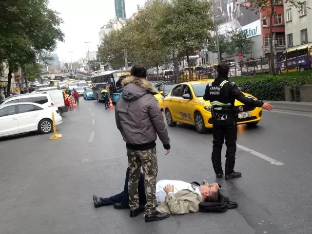 Beyoğlu'nda motosikletin çarptığı yaşlı adam yaralandı