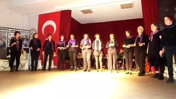 Burhaniyeli kadınlar, sahneledikleri oyunla 'şiddete hayır' dedi Burhaniyeli kadınlar, sahneledikleri oyunla 'şiddete hayır' dedi