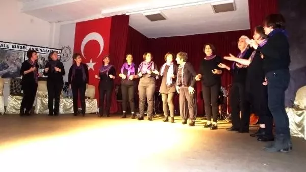 Burhaniyeli kadınlar, sahneledikleri oyunla 'şiddete hayır' dedi Burhaniyeli kadınlar, sahneledikleri oyunla 'şiddete hayır' dedi