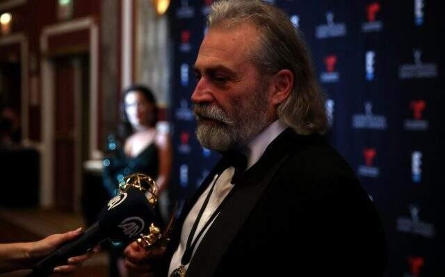 Emmy ödülünü alan Haluk Bilginer: Kendimden çok ülkemiz amaciyla mutluyum