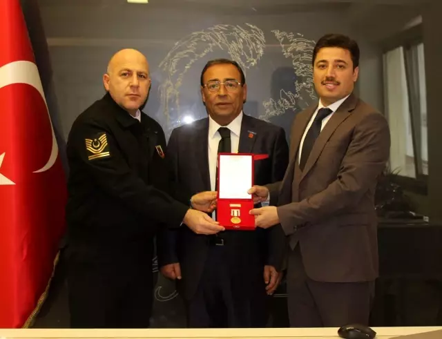 Eynesil'de gazilere madalya ve beratları verildi Eynesil'de gazilere madalya ve beratları verildi