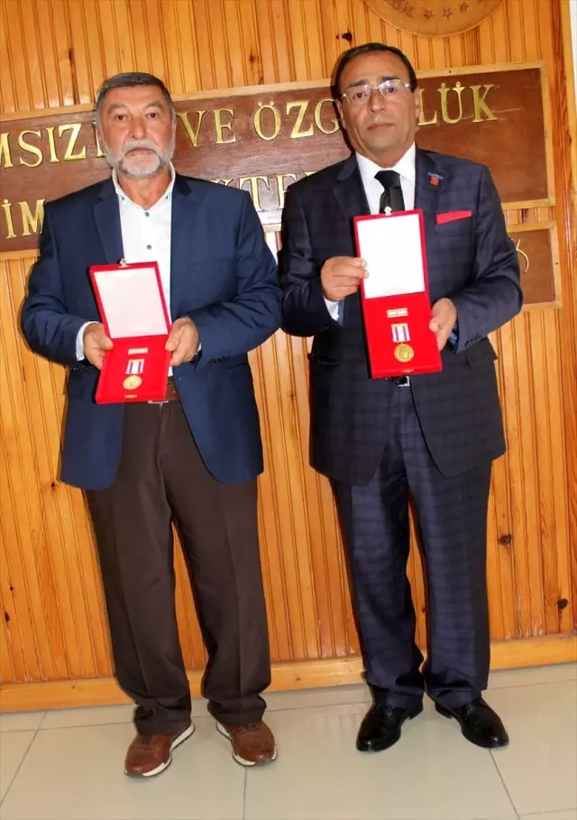 Eynesil'de gazilere madalya ve beratları verildi Eynesil'de gazilere madalya ve beratları verildi