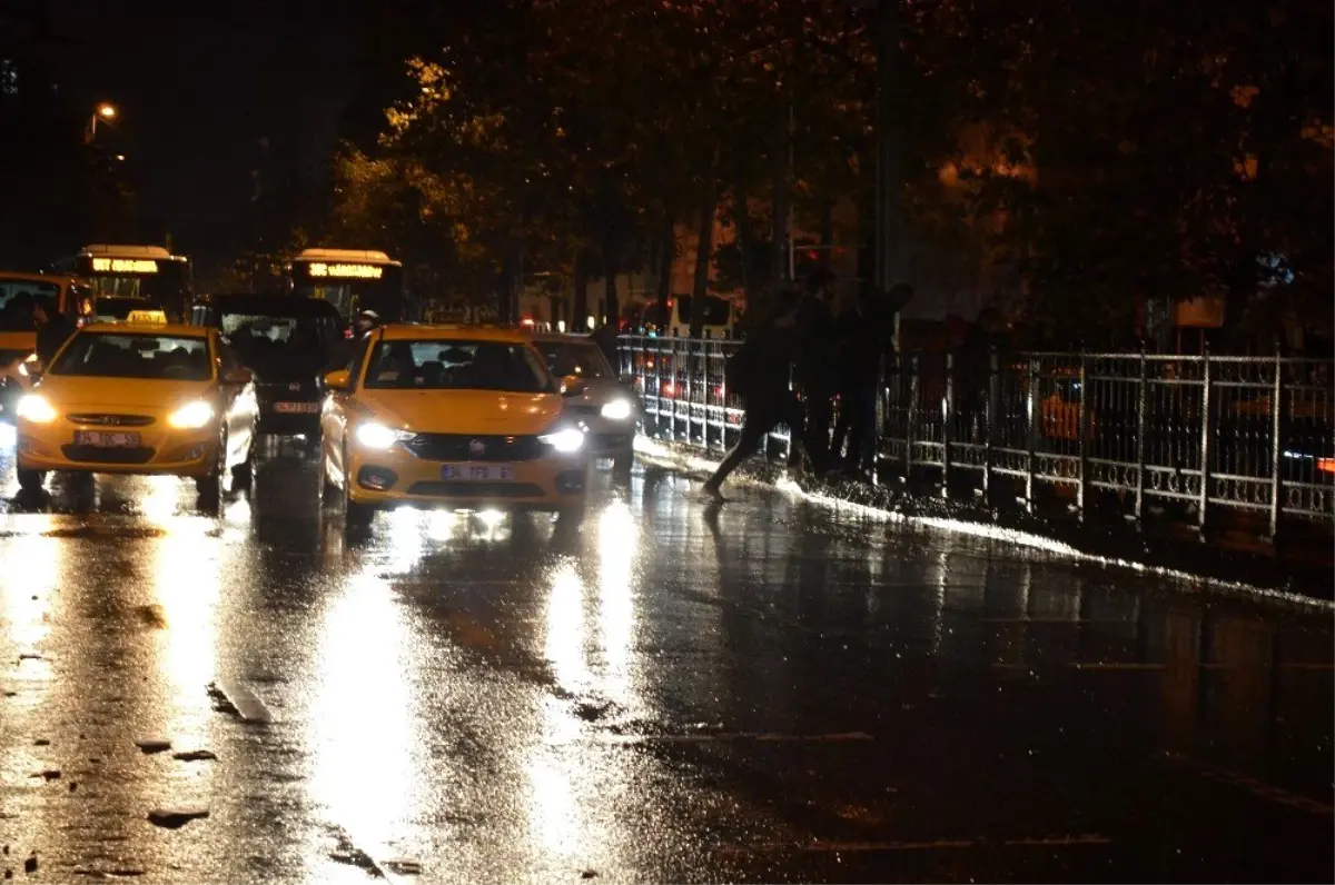 İstanbul'da beklenen yağmur başladı