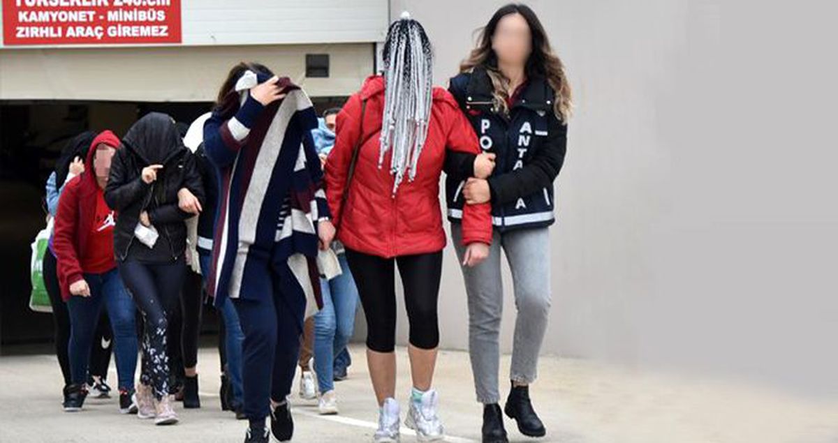 'Jigolo yapma' vaadiyle yüzlerce kişiyi dolandıranlar tutuklandı