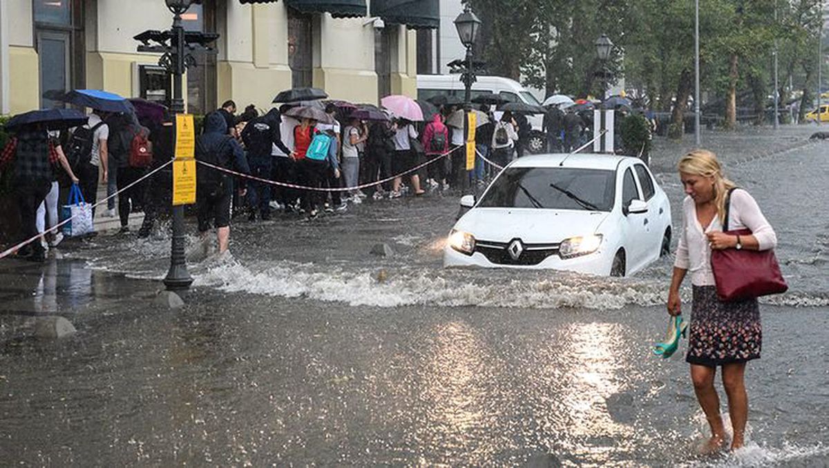Meteoroloji'den kuvvetli yağış uyarısı: Sel, su baskını, yıldırımlara karşı dikkatli olun
