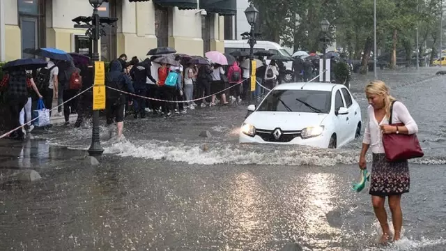 Meteoroloji'den kuvvetli yağış uyarısı: Sel, su baskını, yıldırımlara karşı titiz olun