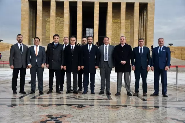 MKE Ankaragücü'nün yeni yönetiminden Anıtkabir'e ziyaret MKE Ankaragücü'nün yeni yönetiminden Anıtkabir'e ziyaret