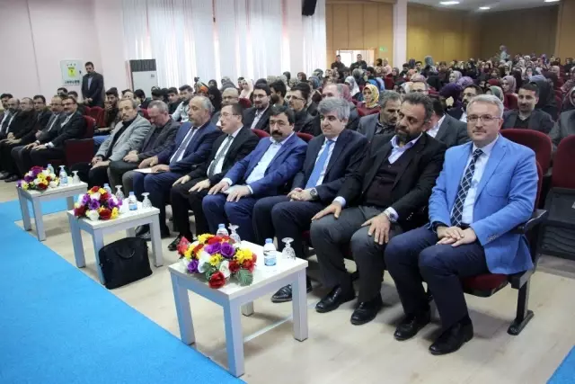 'Modernizm, Aile ve Geleceğimiz Paneli' düzenlendi 'Modernizm, Aile ve Geleceğimiz Paneli' düzenlendi