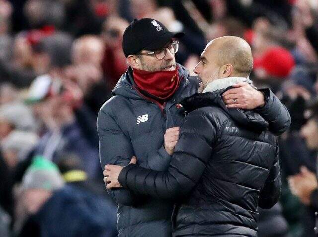 Ödül törenine damga vuran şakalaşma! Guardiola'dan Klopp'a: Kupaları takas edebiliriz