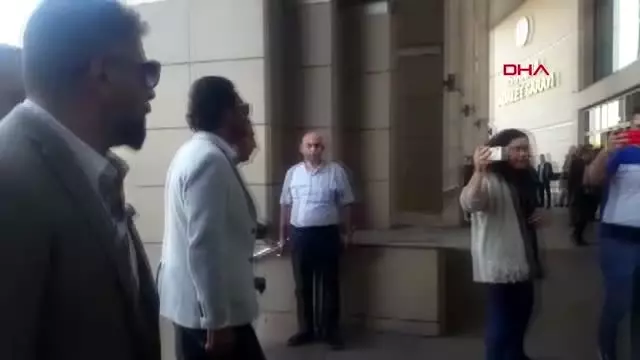 Şarkıcı yaşar ipek, 'sisi'ye karşı koruma tedbiri aldırdı Şarkıcı yaşar ipek, 'sisi'ye karşı koruma tedbiri aldırdı