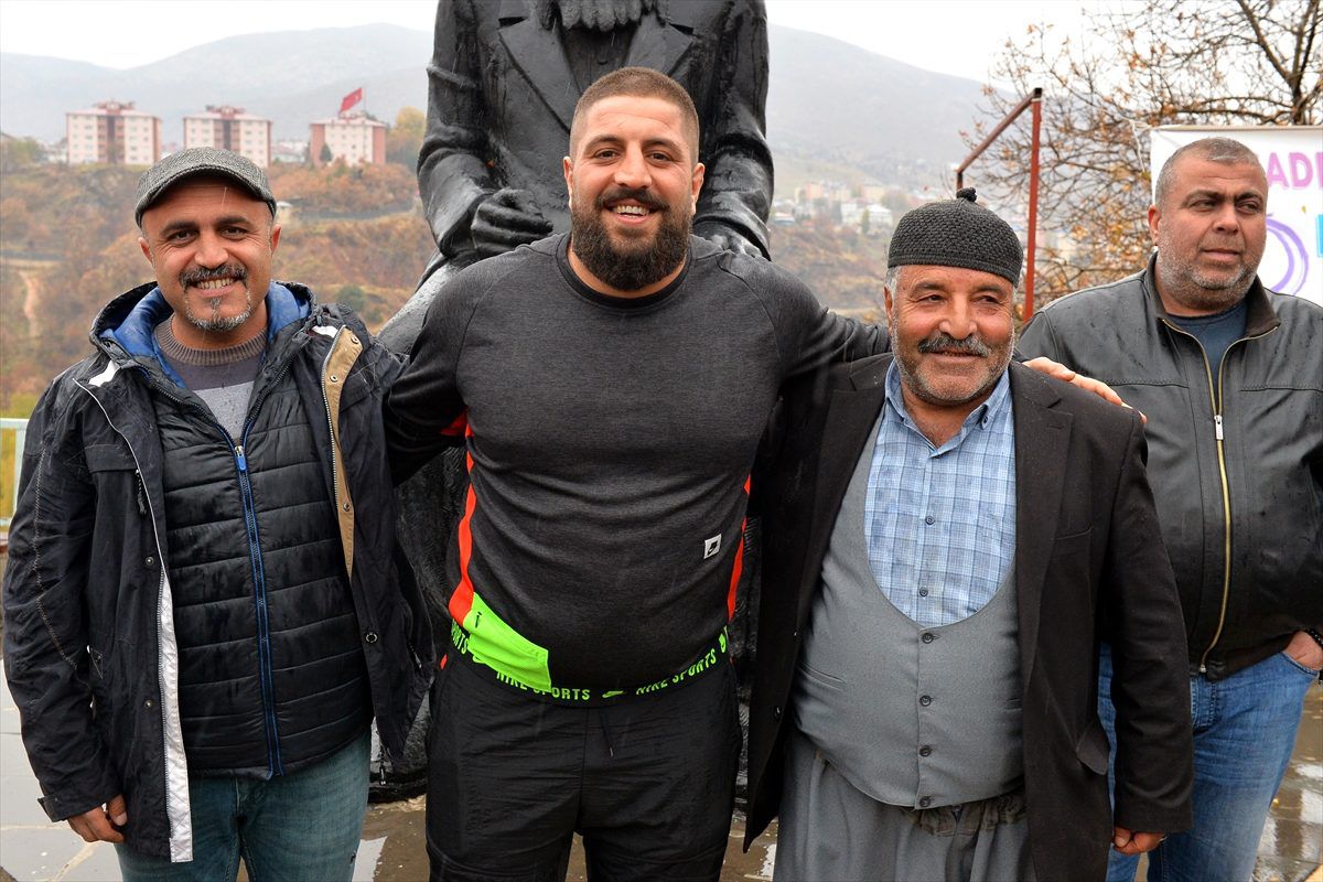 Ağır sıklet boks şampiyonu Umut Camkıran memleketi Tunceli'de