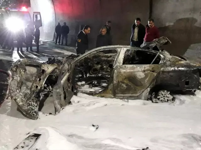 Artvin'de otomobil ile kamyon çarpıştı: 1 ölü, 2 yaralı Artvin'de otomobil ile kamyon çarpıştı: 1 ölü, 2 yaralı
