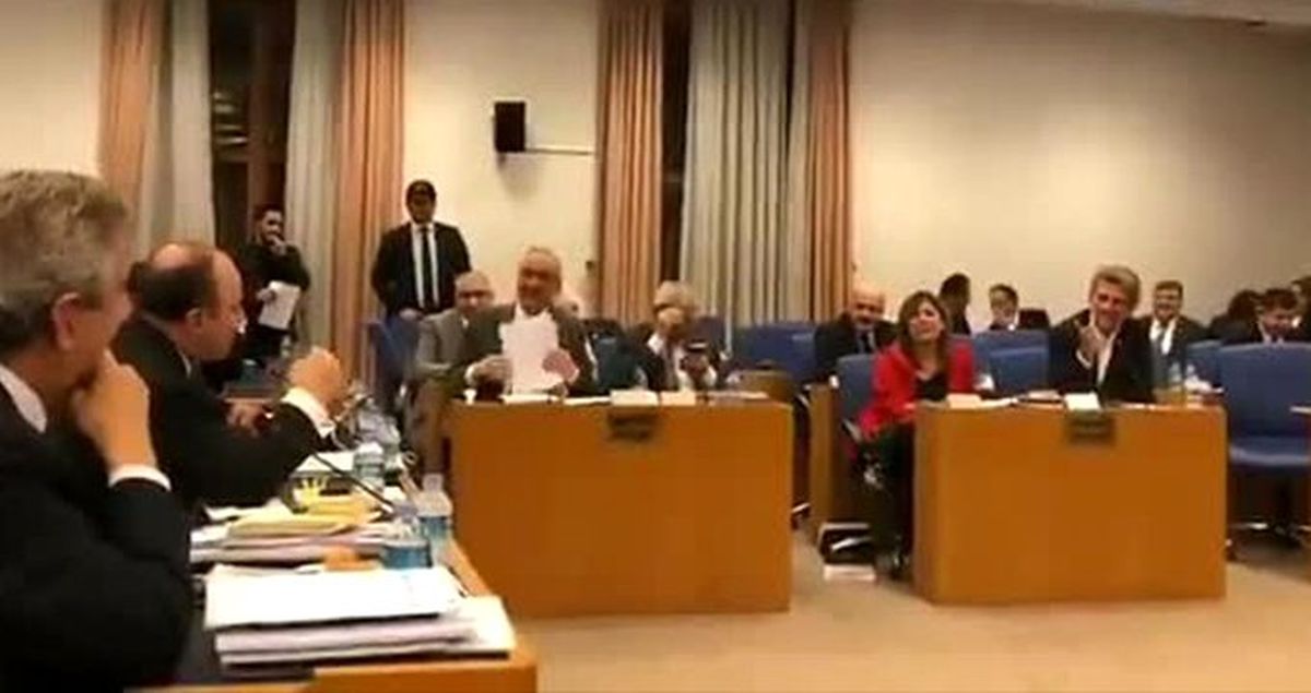 Bakan Varank, 'Meclis'e Mercedes'le geldiniz' diyen HDP'li Paylan'a cevap verdi: Benim aracım hibrit