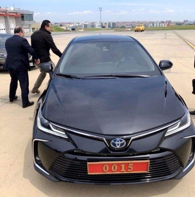 Bakan Varank, 'Meclis'e Mercedes'le geldiniz' diyen HDP'li Paylan'a cevap verdi: Benim aracım hibrit