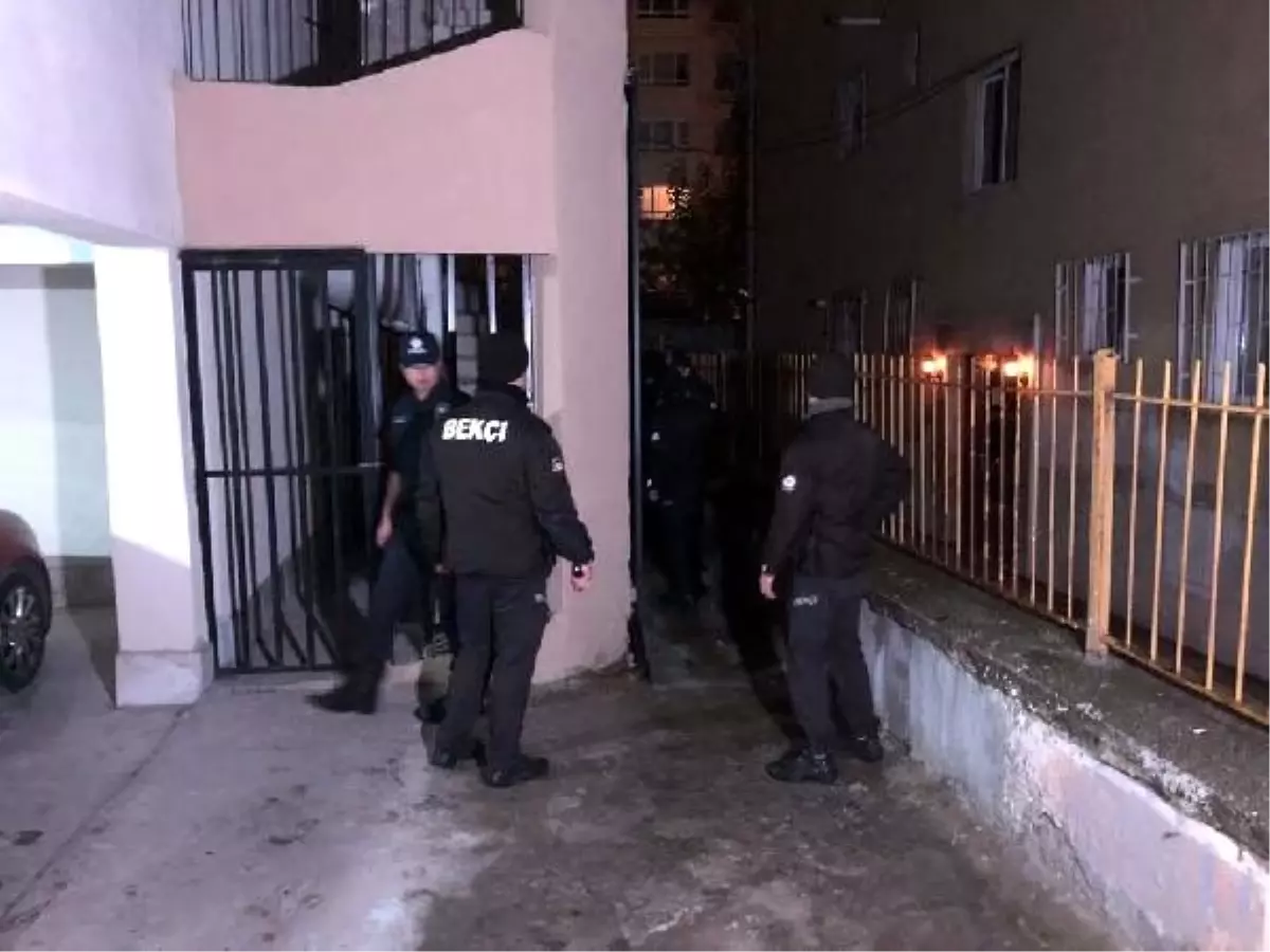 Balkondan düşen genç yaralandı