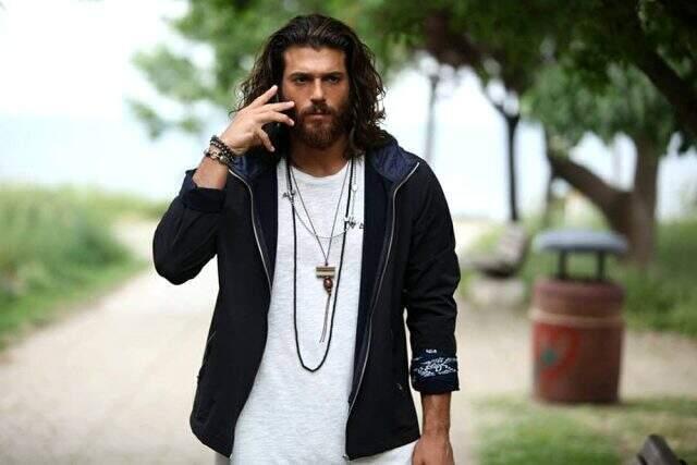 Can Yaman, Kıvanç Tatlıtuğ sorusuna verdiği cevapla dikkat çekti