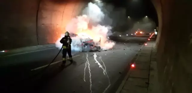Cankurtaran Tüneli'nde kaza: 1 ölü, 2 yaralı Cankurtaran Tüneli'nde kaza: 1 ölü, 2 yaralı