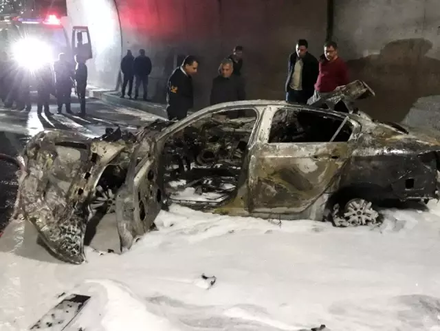 Cankurtaran Tüneli'nde kaza: 1 ölü, 2 yaralı Cankurtaran Tüneli'nde kaza: 1 ölü, 2 yaralı
