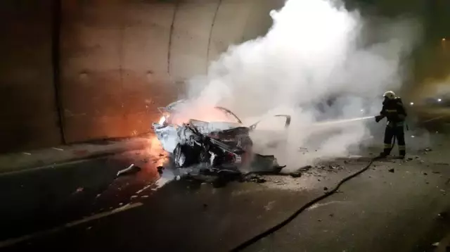 Cankurtaran Tüneli'nde kaza: 1 ölü, 2 yaralı Cankurtaran Tüneli'nde kaza: 1 ölü, 2 yaralı