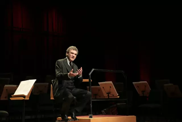 Cem Mansur Dokuz Yıl Sonra CRR'de konser yönetti