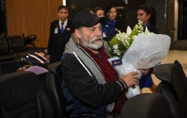Emmy Ödülü alan Haluk Bilginer, 'Ev ne zaman müsait' diyen İrem Sak'a cevap verdi