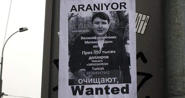 Kiev sokaklarına 'Tosuncuk' için yeni afişler asıldı