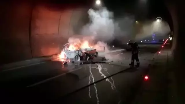 Otomobil ile kamyon çarpıştı: 1 ölü, 2 yaralı Otomobil ile kamyon çarpıştı: 1 ölü, 2 yaralı