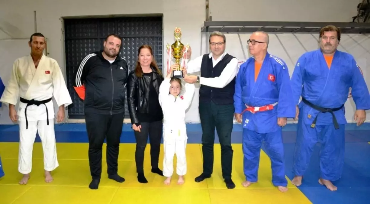 Şampiyon judoculara tebrik ziyareti
