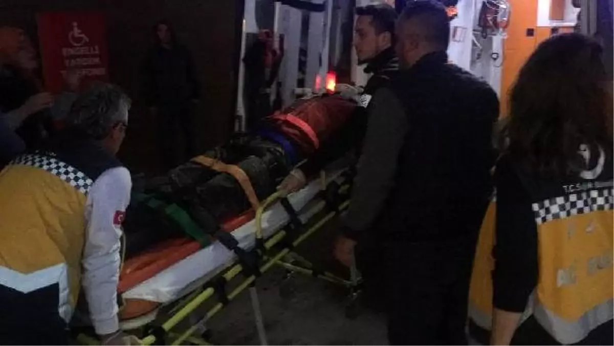 Traktör şarampole devrildi, sürücü ağır yaralı