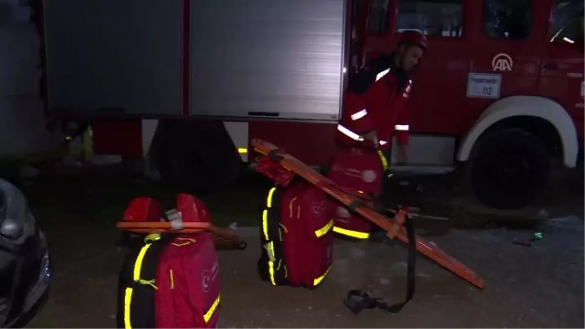 Türkiye'den Arnavutluk'a gelen arama kurtarma ekipleri çalışmalarına başladı