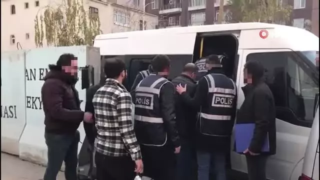 Van'da aranan 12 kişi yakalandı Van'da aranan 12 kişi yakalandı