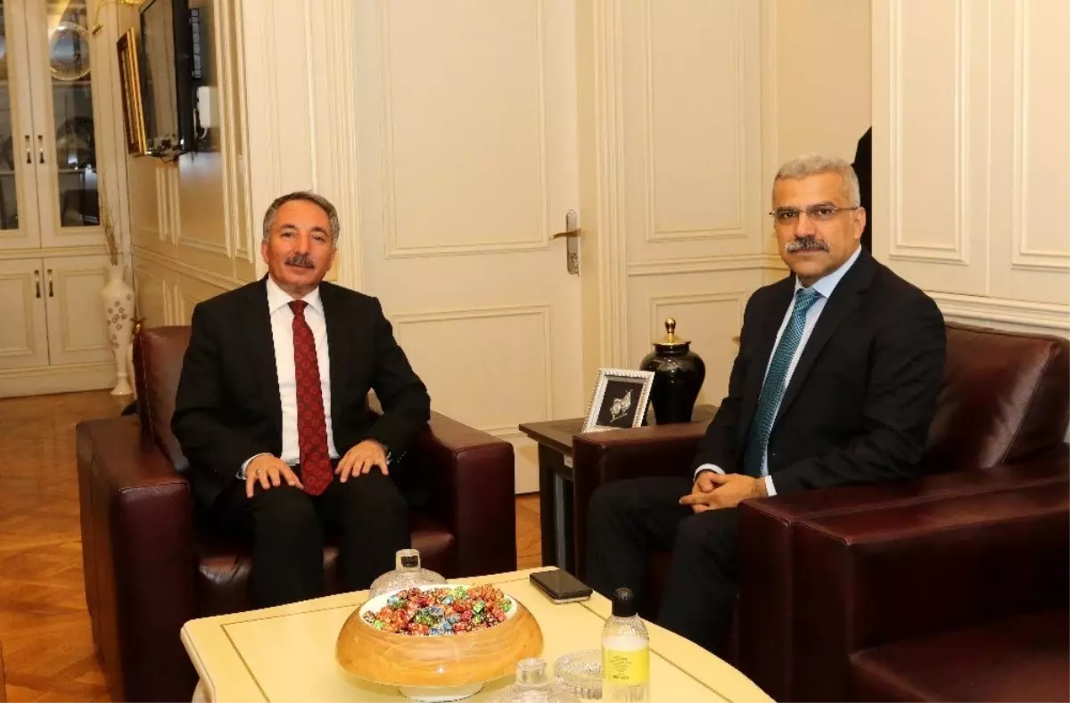 AİÇÜ Rektörü Prof. Dr. Karabulut, Ağrı Emniyet Müdürü Özen'i misafir etti